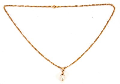 Lot 205 - A 21K necklace and cultured pearl pendant, the...