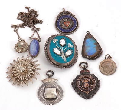 Lot 253 - A mixed lot of silver and white metal...