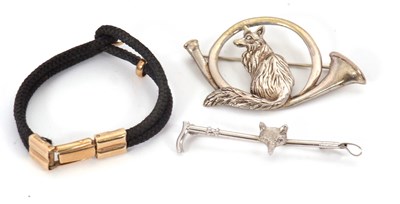 Lot 246 - A mixed lot of jewellery: to include a fox and...