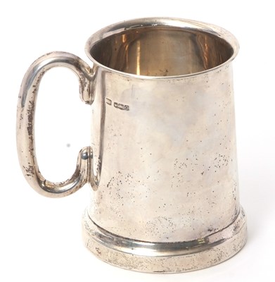 Lot 4 - A George V silver pint tankard of plain...