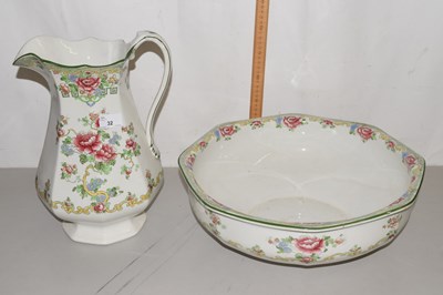 Lot 32 - Early 20th Century floral decorated wash bowl...