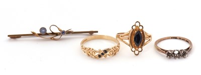 Lot 222 - A mixed lot of jewellery: to include a 9ct...