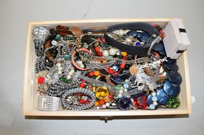 Lot 132 - Box of assorted costume jewellery