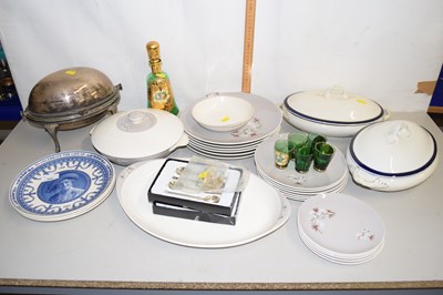 Lot 162 - Mixed Lot: Royal Doulton Frost Pine dinner...