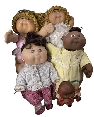 Lot 477 - A collection of five vintage Cabbage Patch...