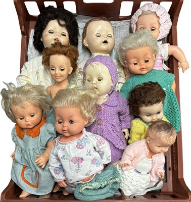 Lot 474 - A collection of various vintage dolls, to...