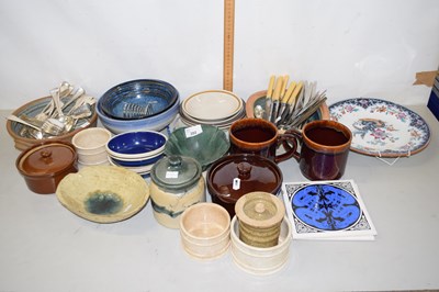 Lot 202 - Mixed Lot: Various assorted kitchen ceramics,...