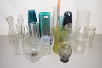 Lot 209 - Mixed Lot: Various glass vases