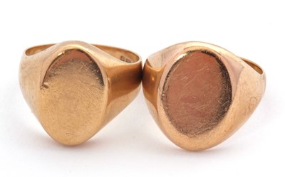 Lot 208 - Two rings: to include a 9ct signet ring,...