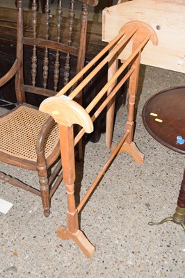 Lot 307 - Towel horse