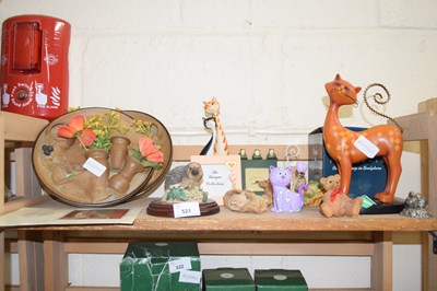 Lot 521 - A collection of various modern ornaments, wall...
