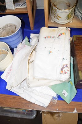 Lot 528 - Mixed Lot: Various table linen and other items