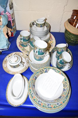Lot 557 - A quantity of Norataki floral decorated...