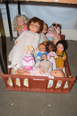 Lot 564 - Box of dolls