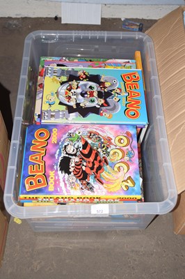 Lot 572 - Box of various Beano annuals