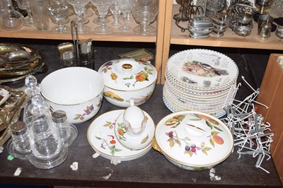 Lot 635 - Small quantity of Royal Worcester Evesham...