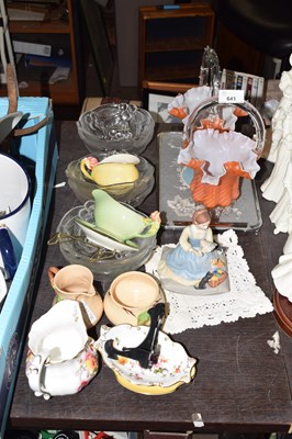 Lot 641 - Mixed Lot:  Glass handkerchief vases, various...