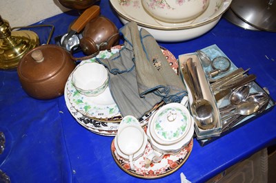 Lot 669 - Mixed Lot: Dinner wares to include Crown Derby,...