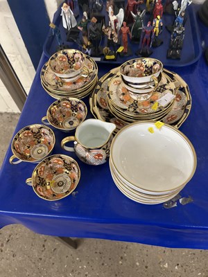 Lot 1 - A Royal Crown Derby Imari pattern tea set to...