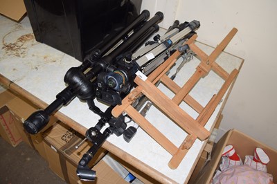 Lot 685 - Small wooden easel