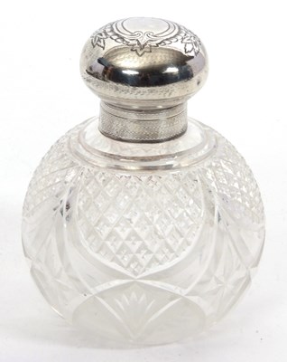 Lot 74 - An Edwardian cut glass scent bottle of...
