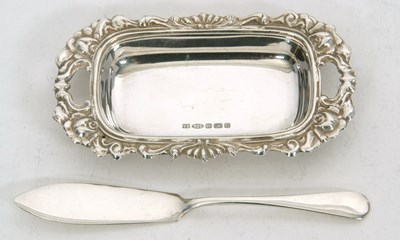 Lot 136 - Mixed Lot: Elizabeth II silver pin dish in the...