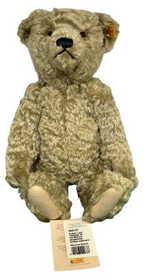 Lot 449 - A Steiff 1920 classic reproduction teddy bear