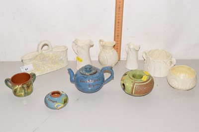 Lot 67 - Mixed Lot: Various pottery items to include a...