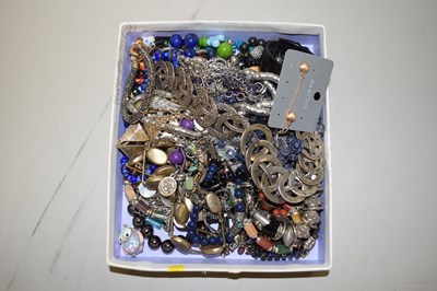 Lot 105 - Box of assorted costume jewellery