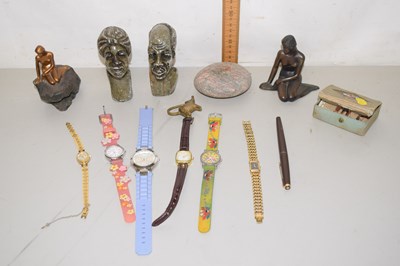 Lot 114 - Mixed Lot: Polished African stone heads, range...