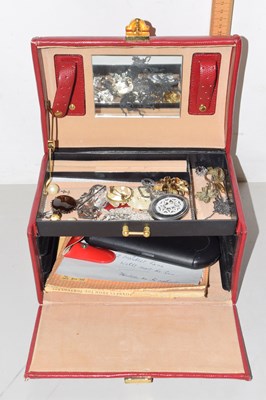 Lot 121 - A case of assorted costume jewellery