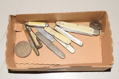 Lot 125 - Range of various pocket knives and other items