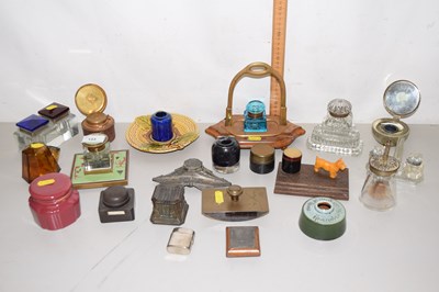 Lot 133 - Mixed Lot: Assorted desk stand, blotters,...