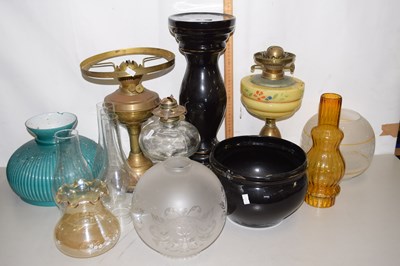 Lot 141 - Mixed Lot: Various oil lamps, shades etc