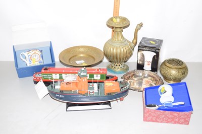 Lot 156 - Mixed Lot: Various brass wares, model boats etc