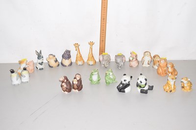 Lot 189 - Collection of novelty animal salt and pepper pots