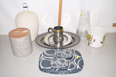 Lot 199 - Mixed Lot: Table, various pewter wares,...