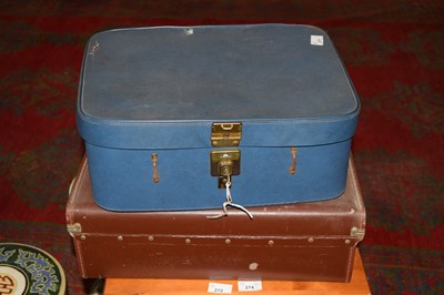 Lot 271 - Two vintage suitcases