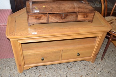 Lot 285 - An oak corner television cabinet