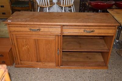 Lot 289 - A late Victorian oak sideboard
