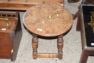 Lot 344 - An oak coffee table with circular top