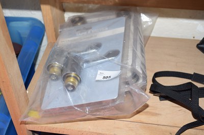 Lot 505 - Taps and valves