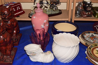 Lot 569 - Quantity of jardinieres