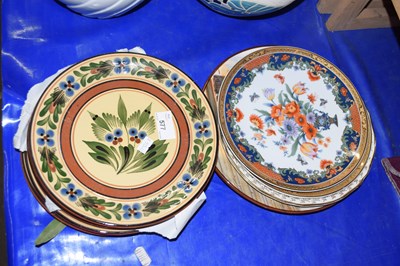 Lot 577 - Quantity of decorative plates