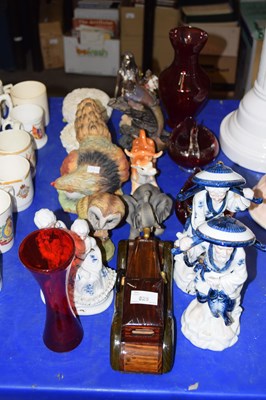 Lot 625 - Mixed Lot: Various figurines, animal ornaments,...