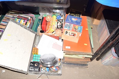 Lot 635 - Mixed Lot: Various assorted toys, board games etc