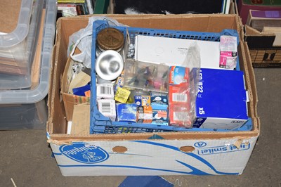 Lot 647 - Box of various garage clearance items,...