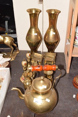 Lot 675 - Quantity of brass ware