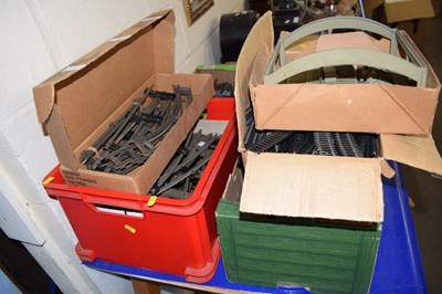 Lot 695 - Quantity of train track