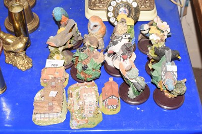 Lot 709 - Mixed lot of small animal figurines and others